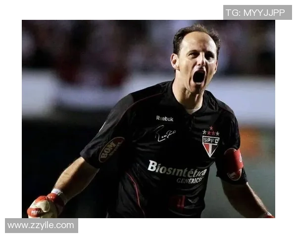 帅气足球明星的精彩瞬间与魅力风采尽在此处，快来欣赏他们的动人照片吧